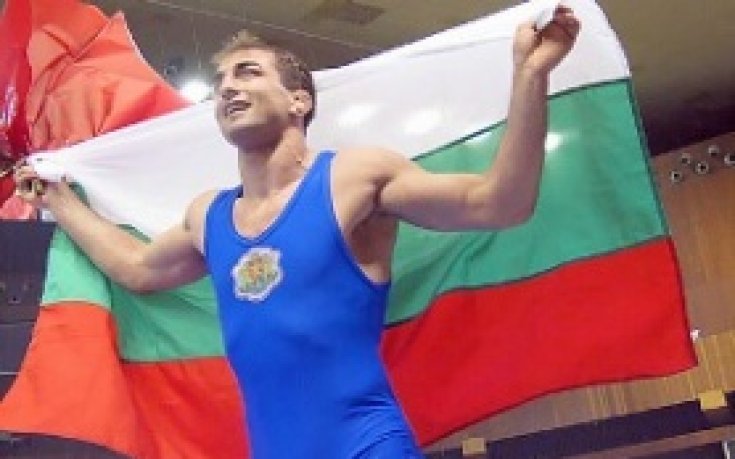 Бързаков с контузия, стиска зъби