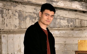 Яо Минг се прибра у дома, лекуват го знахари