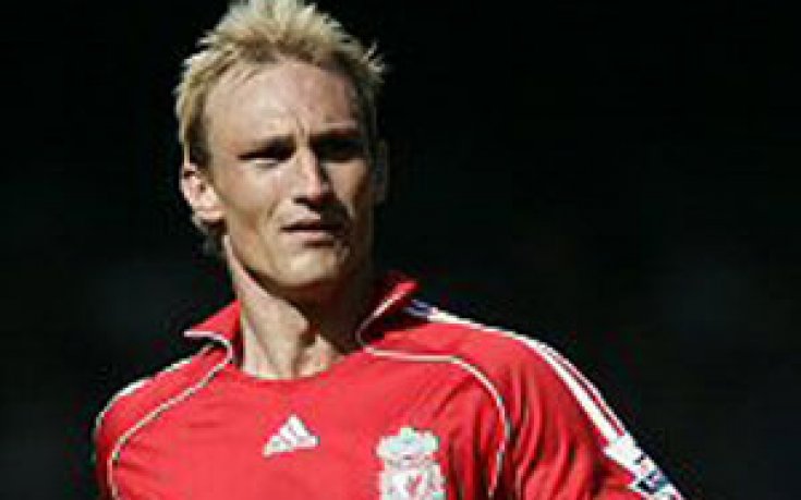 Хюпия подписа нов контракт с Ливърпул