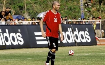 Зидан игра благотворително, доволен от живота след футбола