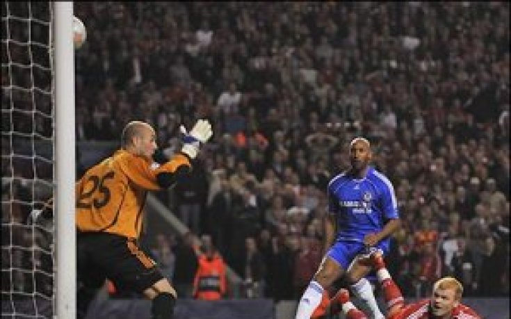 Челси се измъкна жив от врящия котел на „Анфийлд”