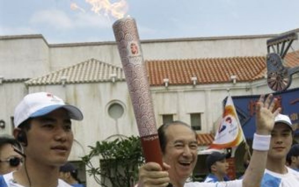 Щафетата на олимпийския огън се съкращава заради земетресението