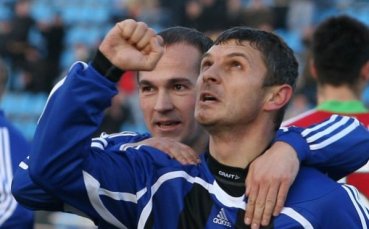 Лазаров се опря на лидера