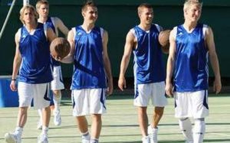 Бундестимът се подготвя с баскетбол за Европейското