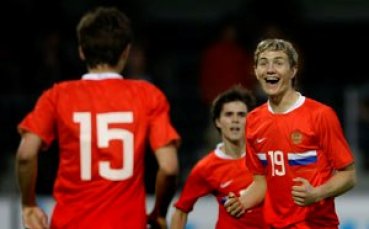 Русия и Хидинк загряха с 4:1 за Евро 2008