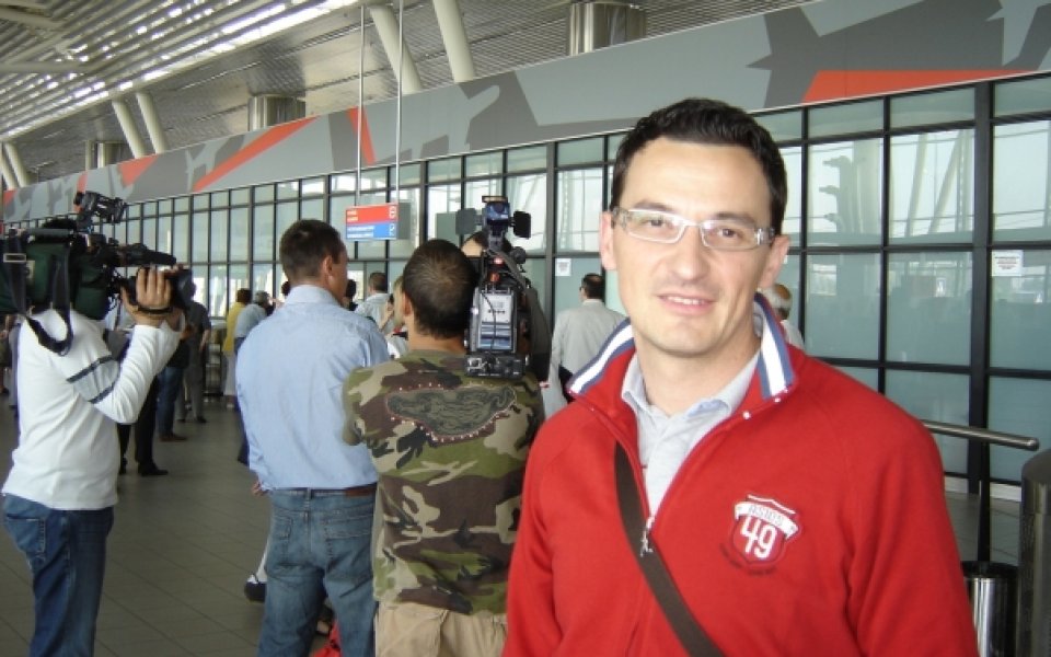 Драган Нешич със златна значка подава документи за бг паспорт