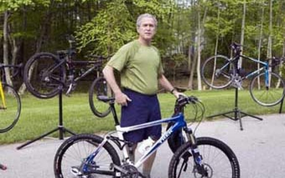 Джордж Буш ще кара колело на Олимпиадата