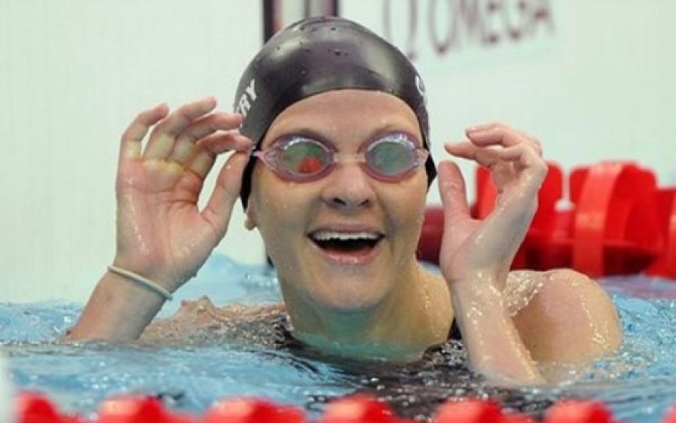 Кристи Ковънтри счупи рекорда на 100 метра гръб