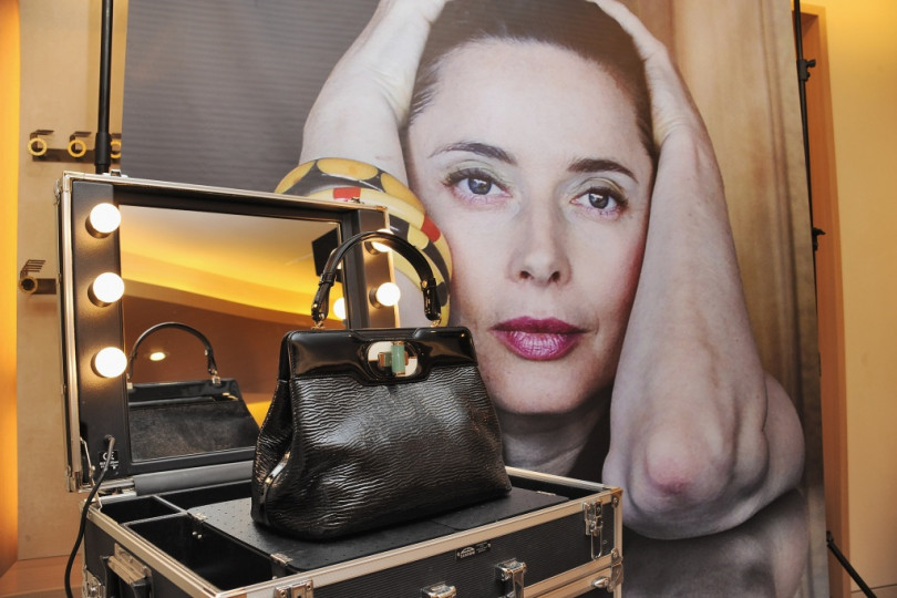 <p>Италианският моден бранд &quot;Булгари&quot; (&quot;Bulgari&quot;) лансира този модел чанта през 2010 г., кръстен на Изабела Роселини</p>