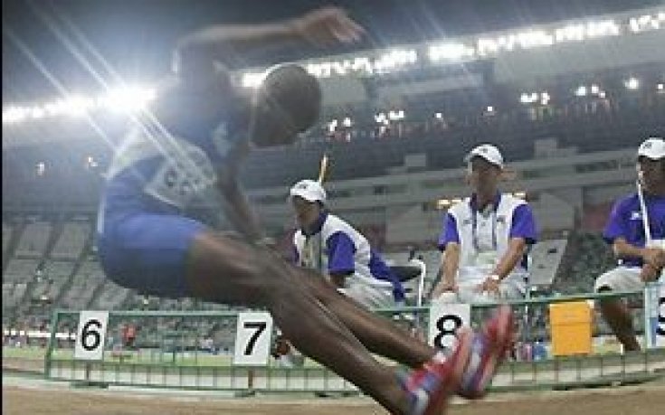 Саладино триумфира в скока на дължина