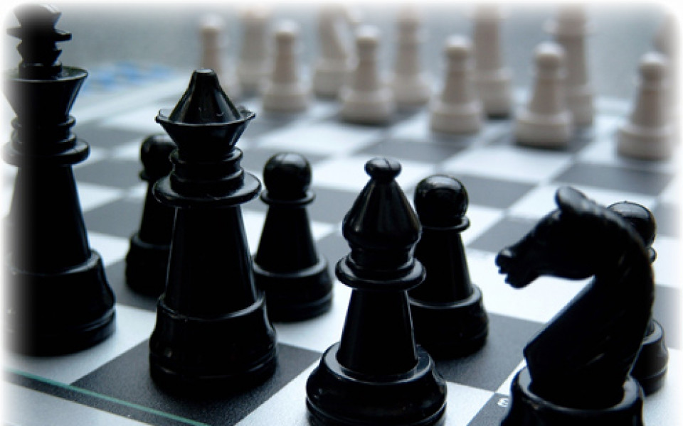 Шампион по шахмат проси, за да събере пари за участие в турнир