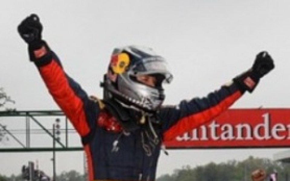 Първа победа за Себастиан Фетел във Формула 1