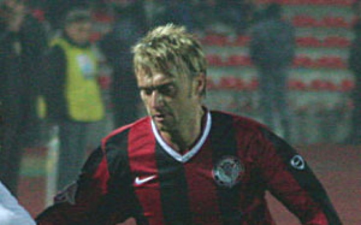 Сираков закопа Амкар