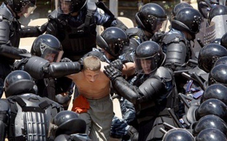 Играчи и фенове се млатят в Бразилия