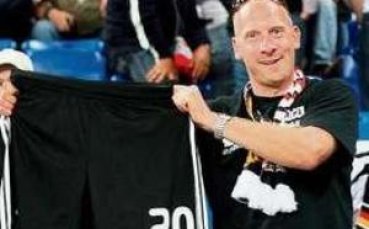 Дадоха 3650 евро за гащите на Подолски