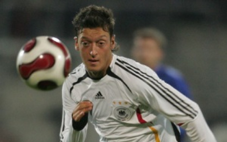 Германия и Турция в борба за Месут Йозил