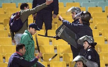 В Италия осъдиха поведението на тифозите си в София