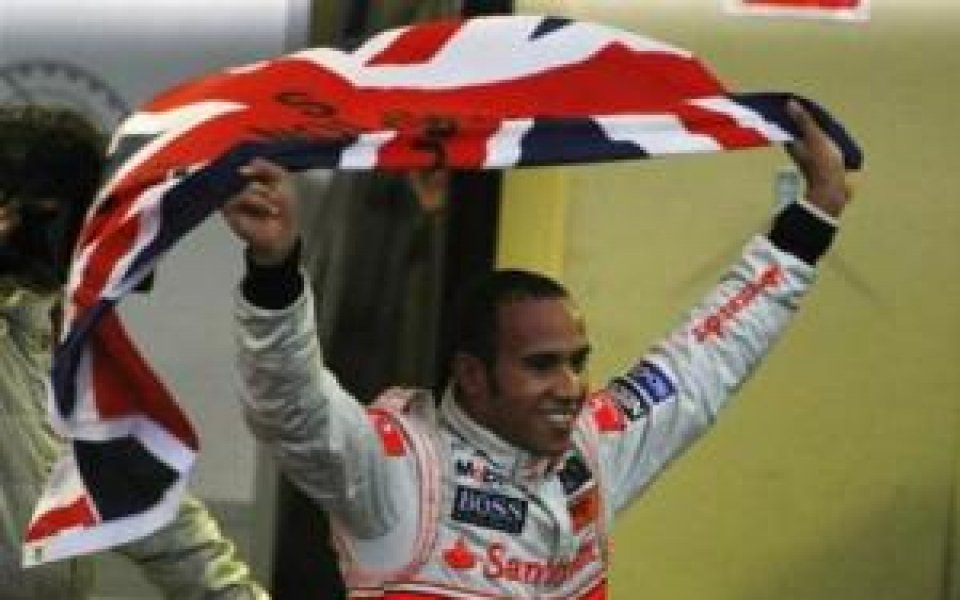 Хамилтън е новият крал на Формула 1 след невиждан трилър в края
