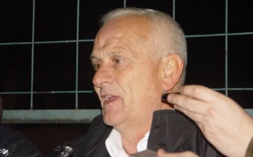 Люпко Петрович на тренировката на българите