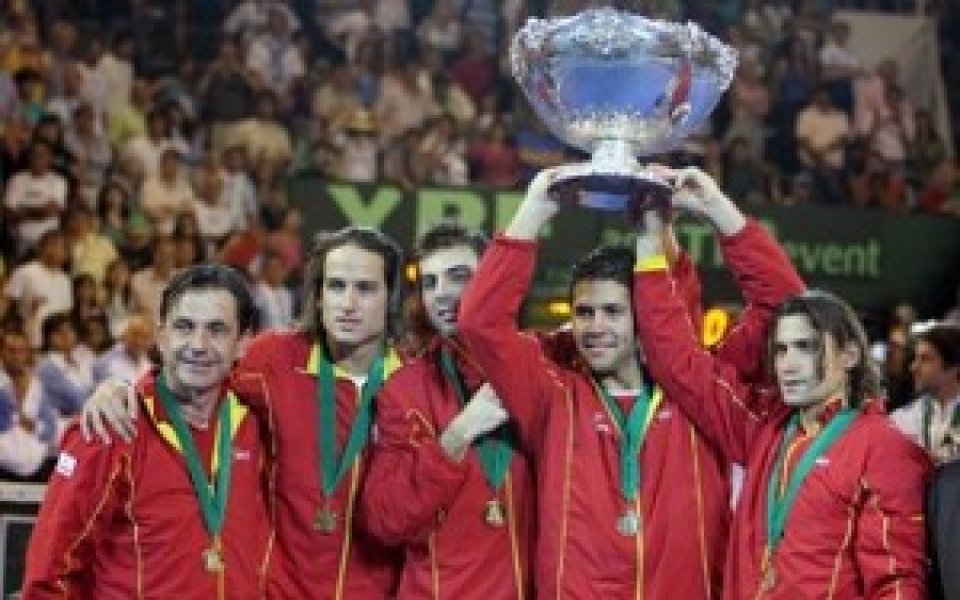 Испанските шампиони се прибраха без купата