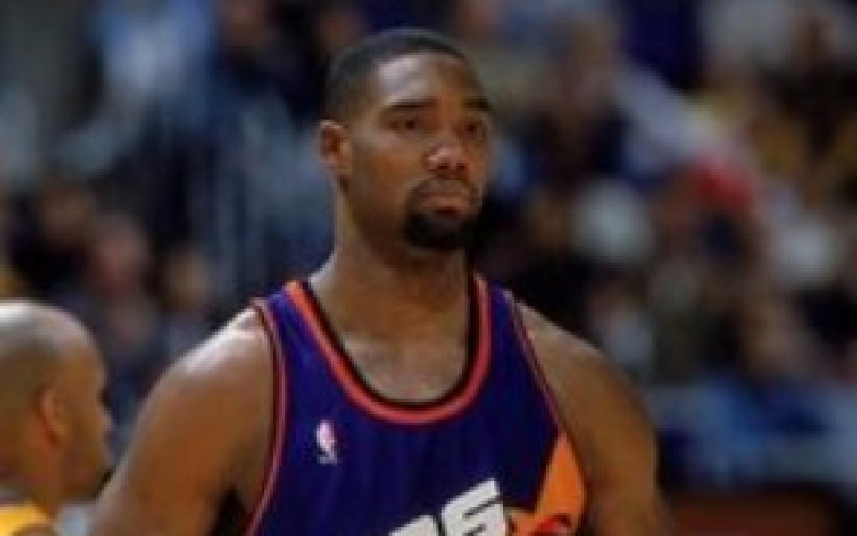 Бивша НБА звезда остана инвалид след катастрофа