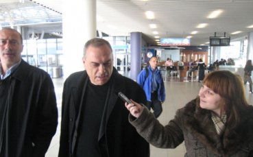 Съндърланд се огледа в Грант, Кърбишли се самопредложи на „черните котки”