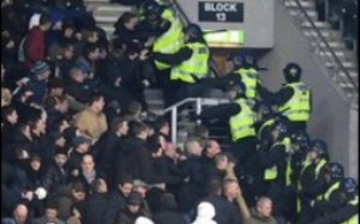 Вандалщина по време на мач за Купата на Англия