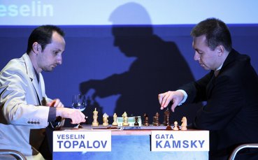 Топалов победи Камски, стигна до финал с Ананд
