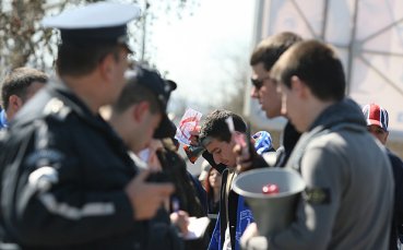 Парламентът задължи клубовете да имат координатор за връзка с полицията