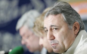 Чивас назначи треньор, но не Стоичков
