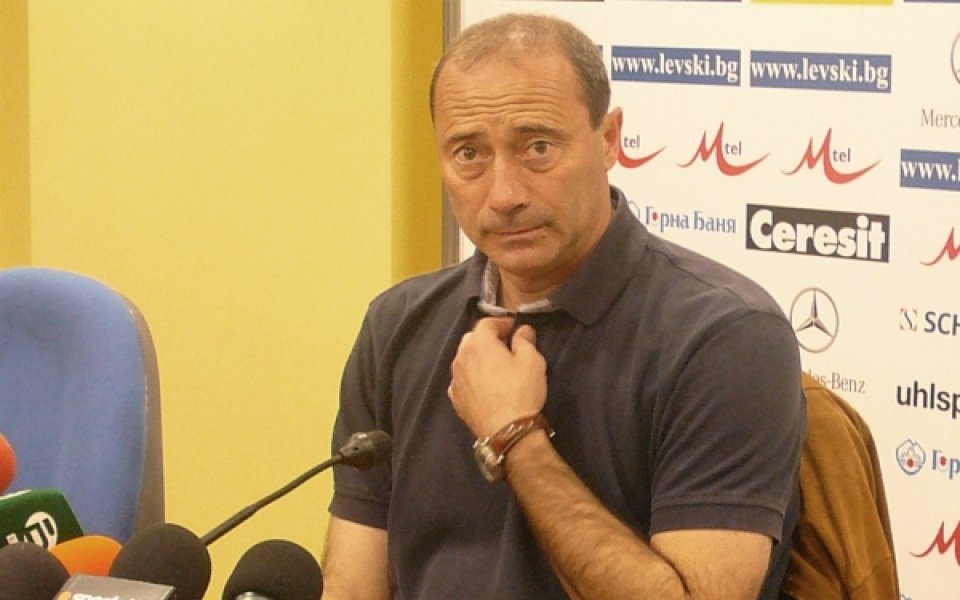 Емил Велев: Емил Велев прави тактиката, Емил Велев реди състава