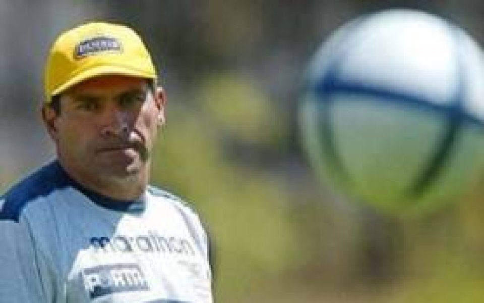 Бившият треньор на Еквадор подаде оставка