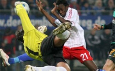 Вийзе спаси 3 дузпи и класира Вердер на финал