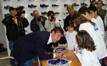 Краси Балъков зарадва  децата от SOS Детски селища - България