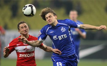 Кобелев отново остави Генков да търка пейката