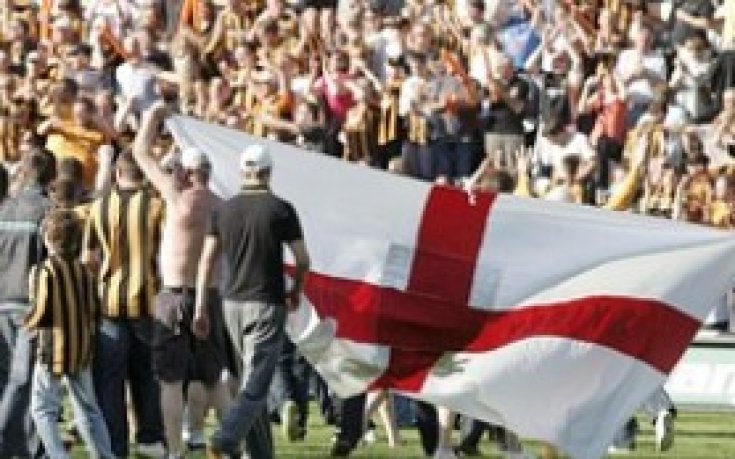 Защо сме на светлинни години от Англия във футбола