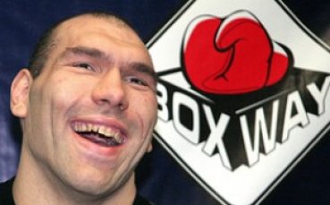 Отложиха боя между Валуев и Чагаев