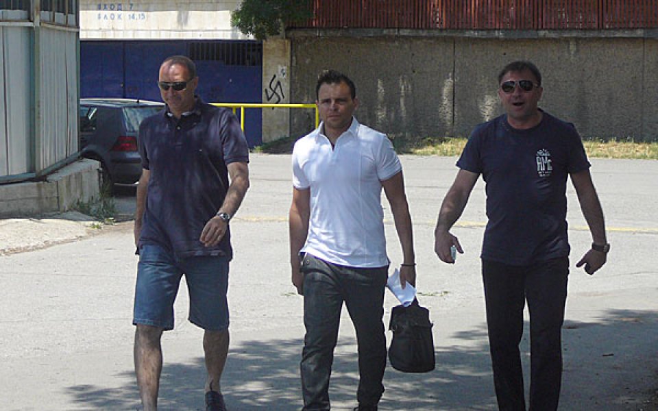 Емо Велев: Надявам се до петък да вземем нещо ново