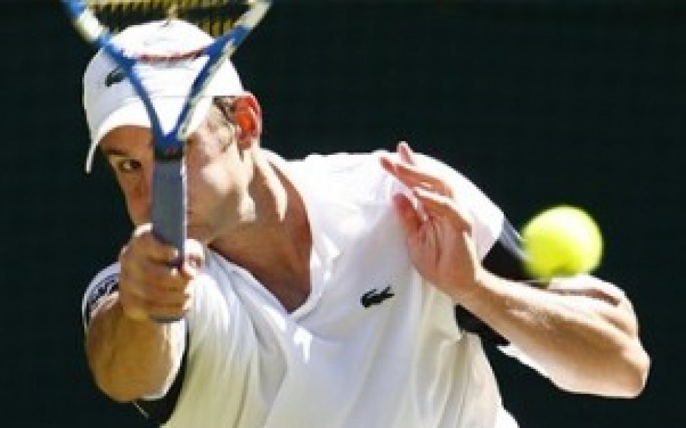 Анди Родик се класира за втория кръг след победа над Шарди