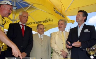 Валентин Михов – патрон на турнир по плажен футбол