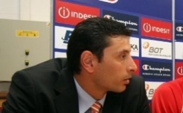 Ники Желязков пое юношеските национали