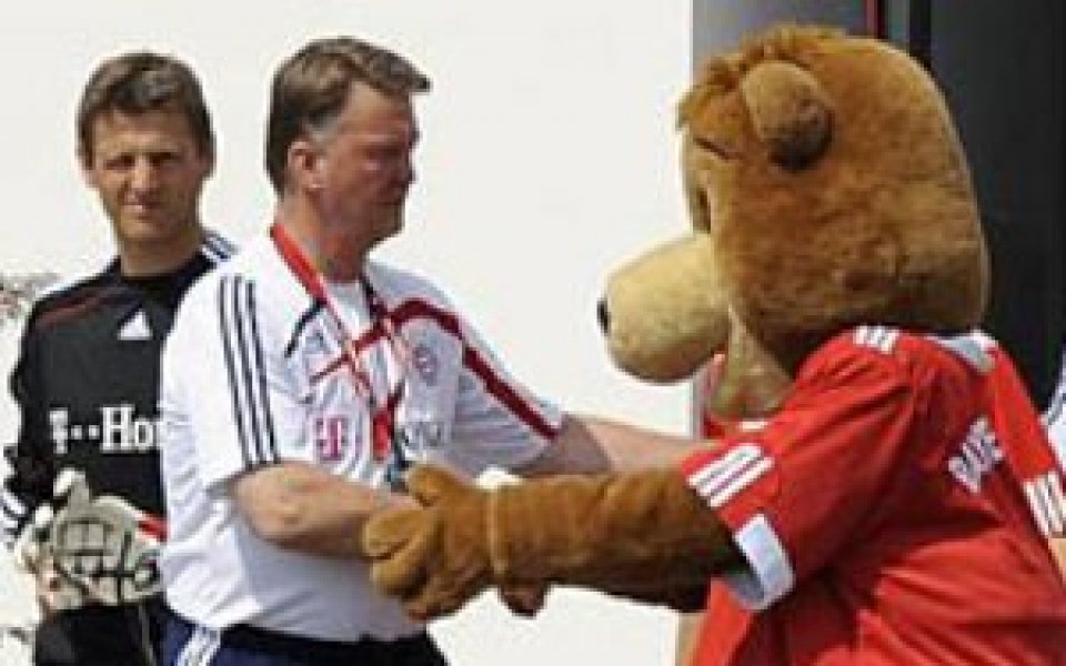 Ван Гаал недоволен, няма играчи за любимата си схема