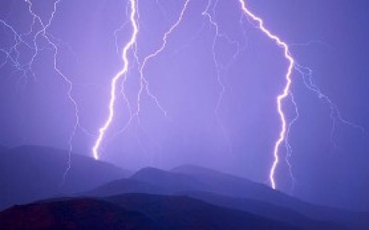 Гръмотевица порази 25 човека на мач в Австрия