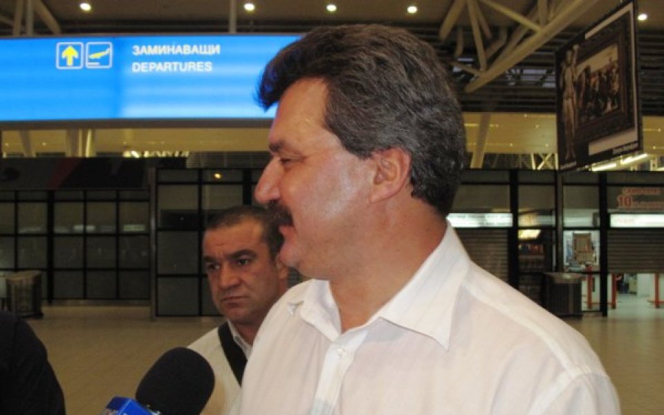 Скандал с Левски на летището в Баку, не пускат отбора да излети