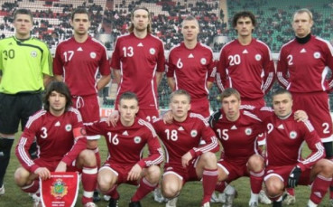 Латвия с 19 футболисти в София
