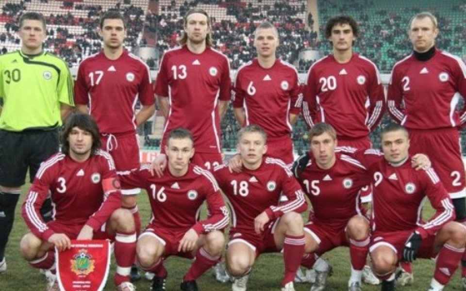 Латвия с 19 футболисти в София