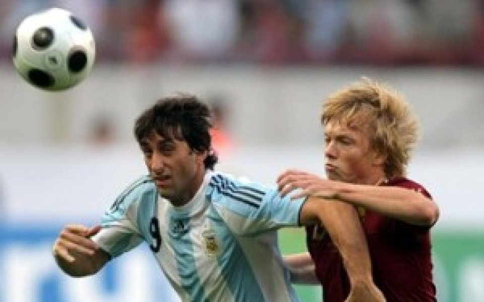 Аржентина зарадва Марадона с победа над Русия