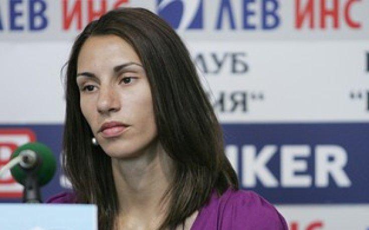 Ваня Стамболова на полуфинал на 400 метра с препятствия