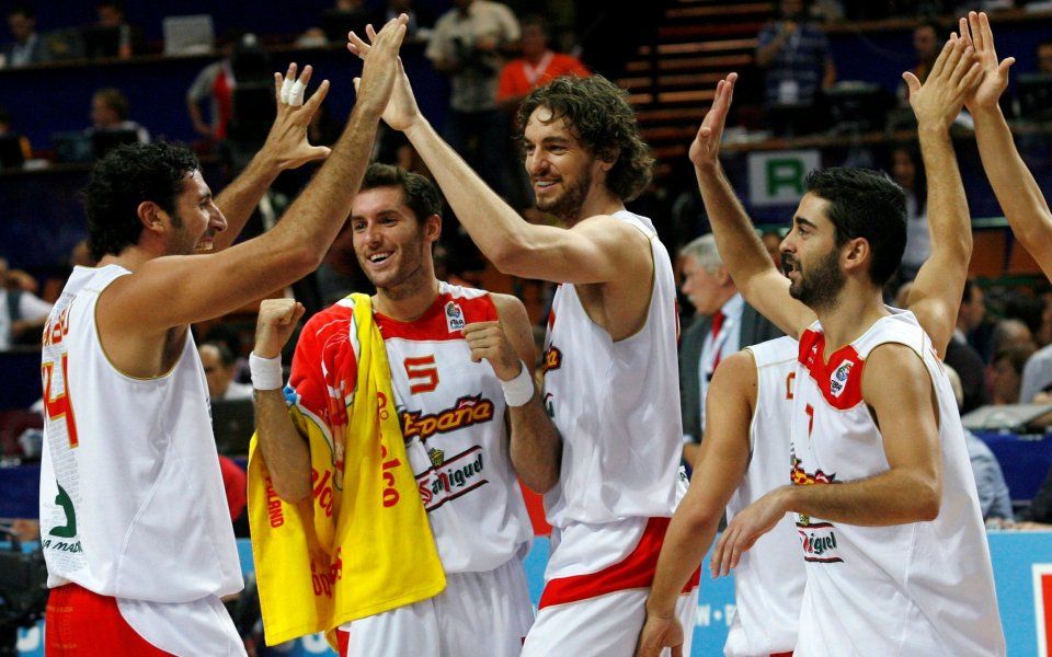 Испания се пресегна към титлата, попиля Гърция и е на финал
