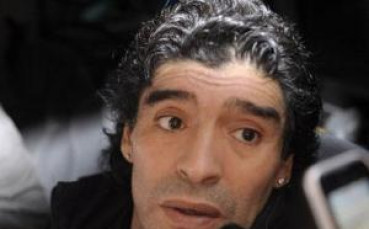 Без наркотици и нощен живот за усмихващия се Марадона